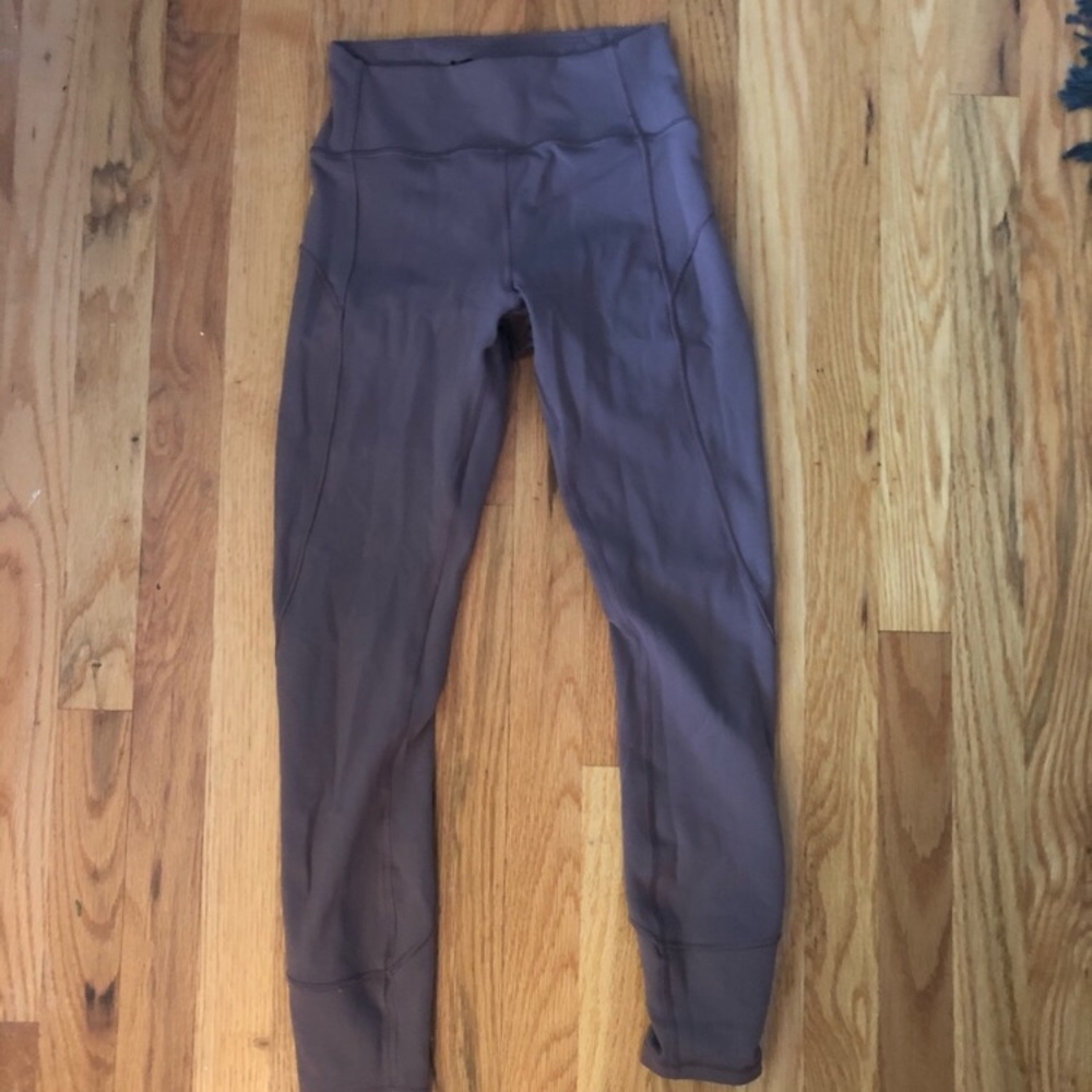 NWOT SIZE 4 7/8 LENGTH LULU LEGGINGS! negotiable